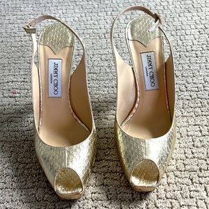 JIMMY CHOO GOLD LEATHER PYTHON PRINT SLING BACK PUMPS.